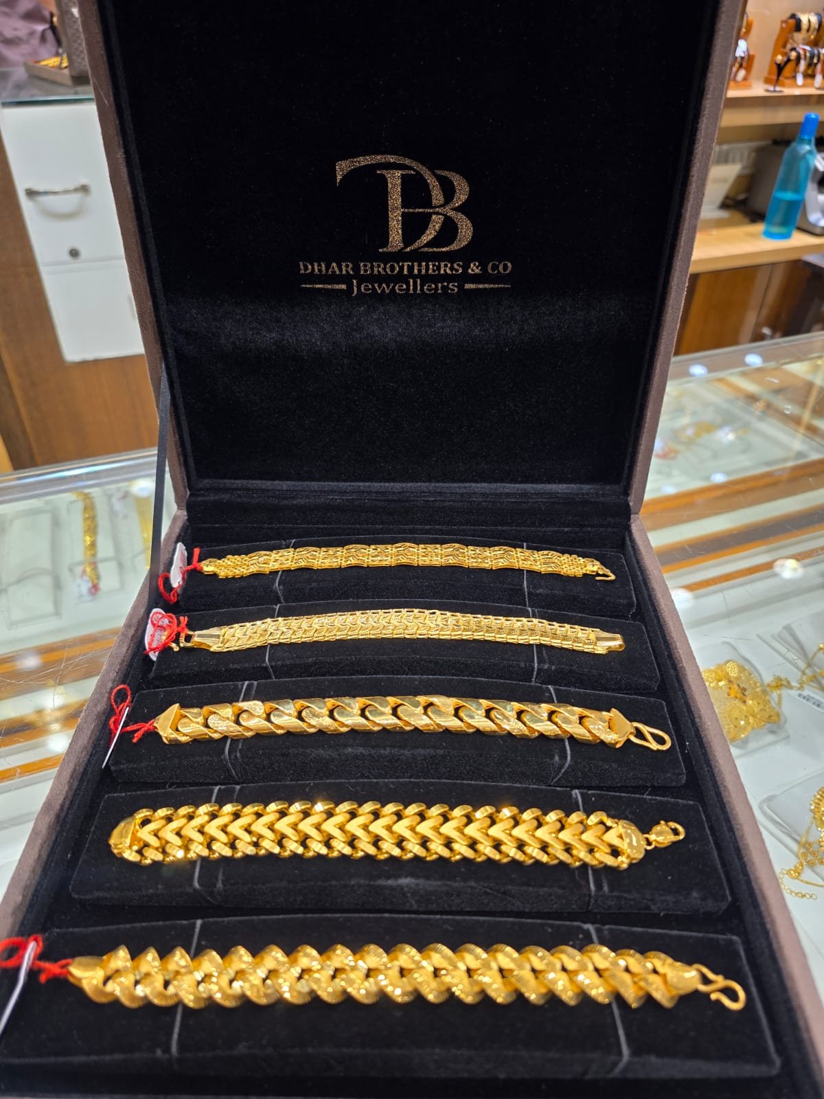 Radiant Bridal Gold Set - Dhar Brothers & Co.